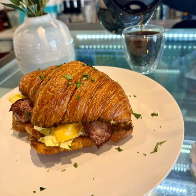 CROISSANT SANDWICH.